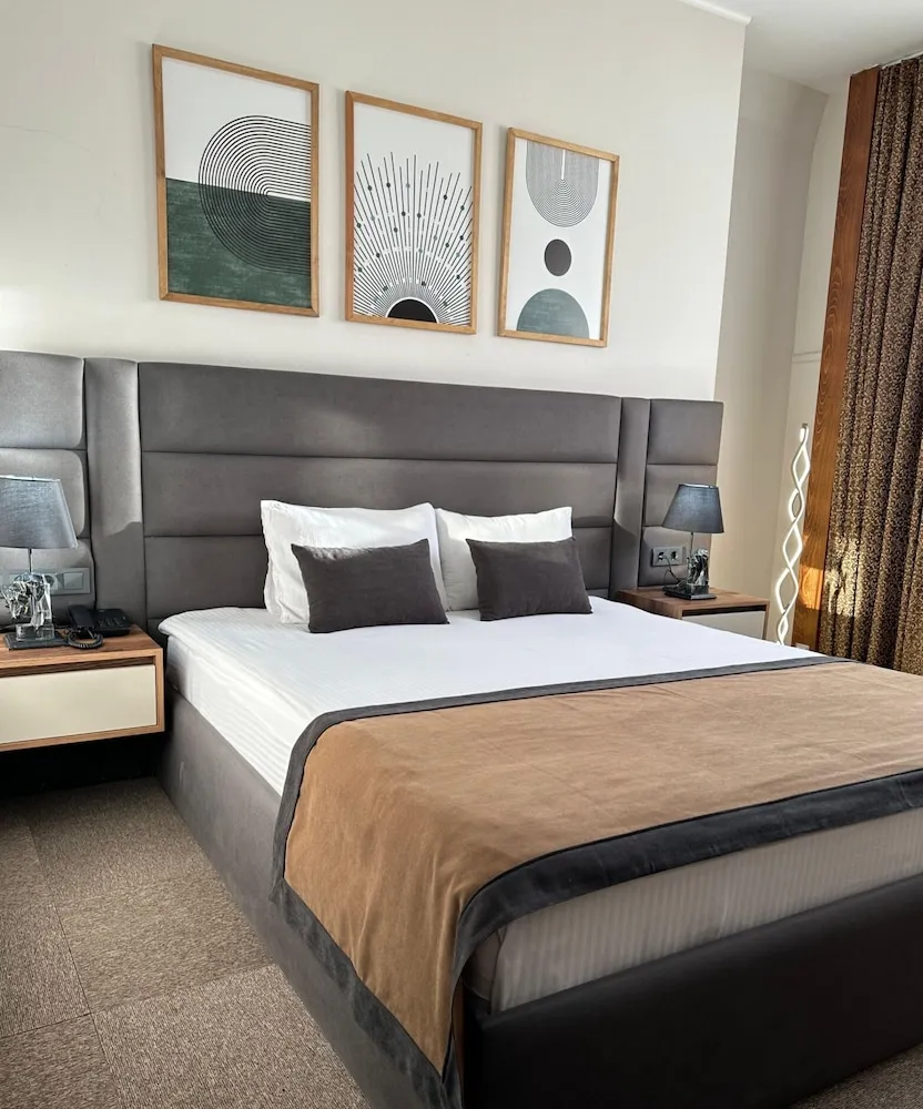 Deluxe Tek Büyük Yataklı Oda