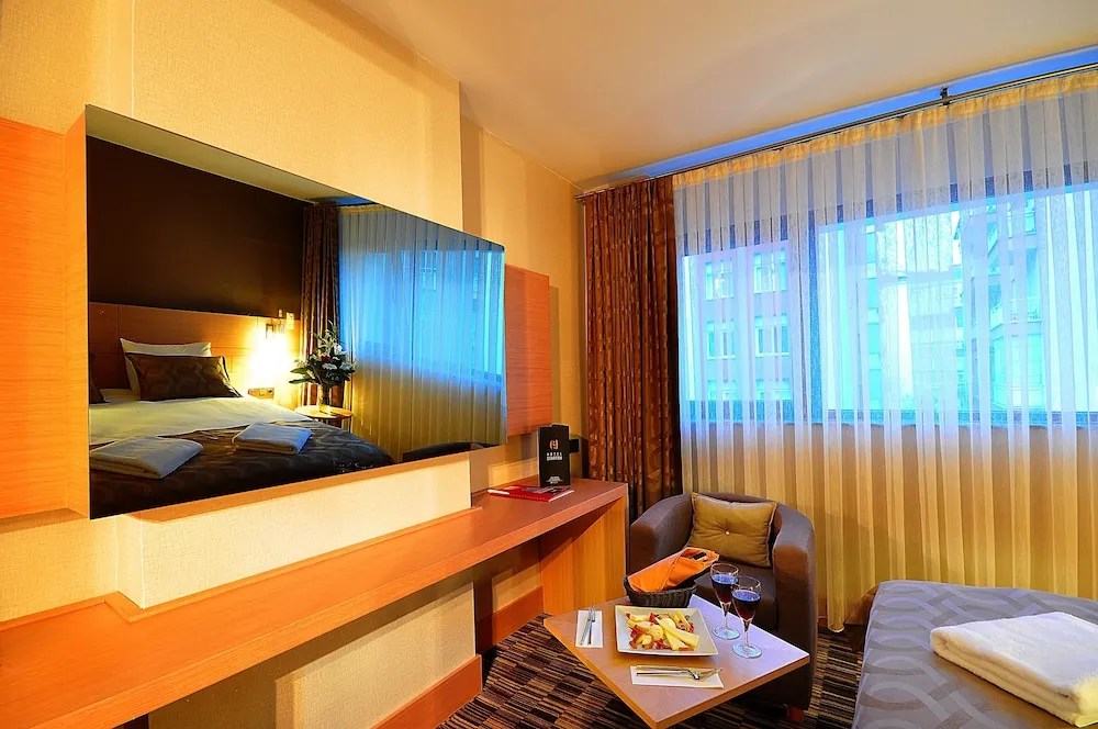 Deluxe Tek Büyük Yataklı Oda