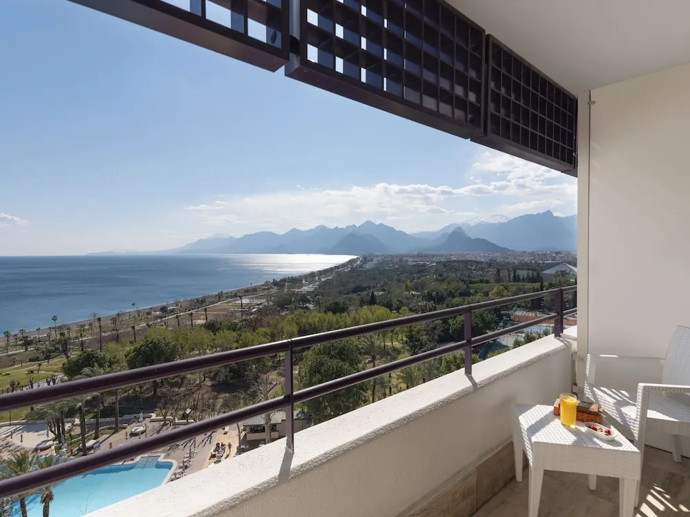 Deluxe Panoramic King Bed, Sea View