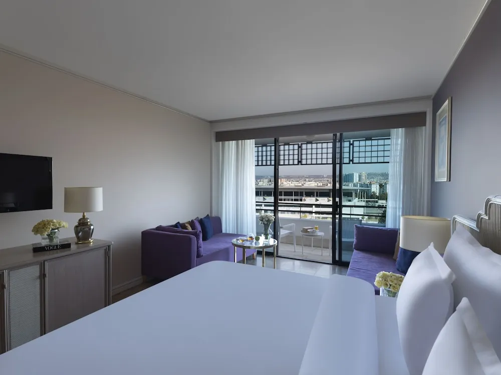 Comfort Double Bed with 2 Sofas, City View