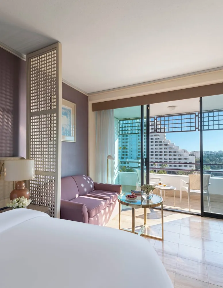Deluxe Room 2 Single Beds, Sea View
