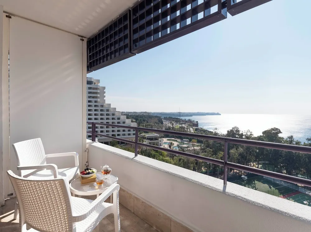 Connection Sea View Room, King Bed and Twin Beds