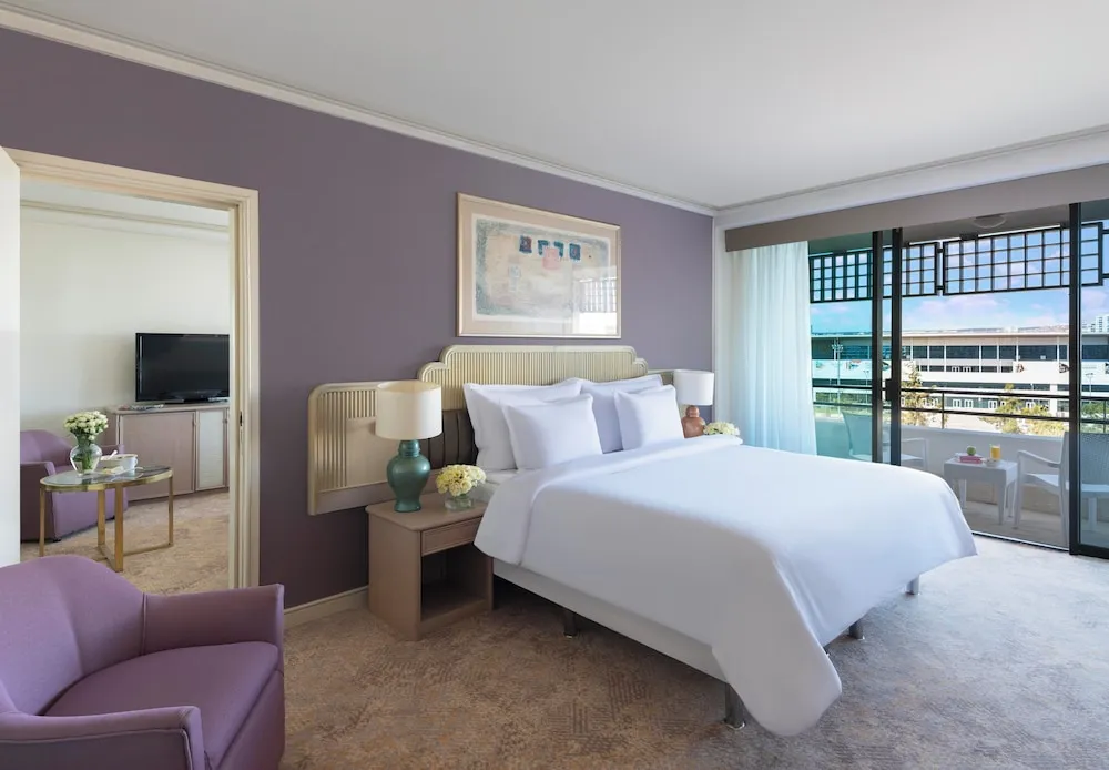 Family Terrace Suite King Bed, Land View
