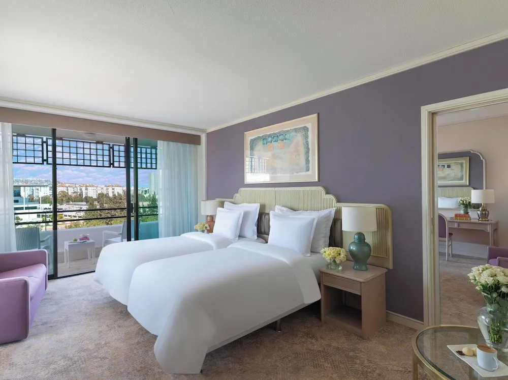 Family Terrace Suite King Bed, Land View