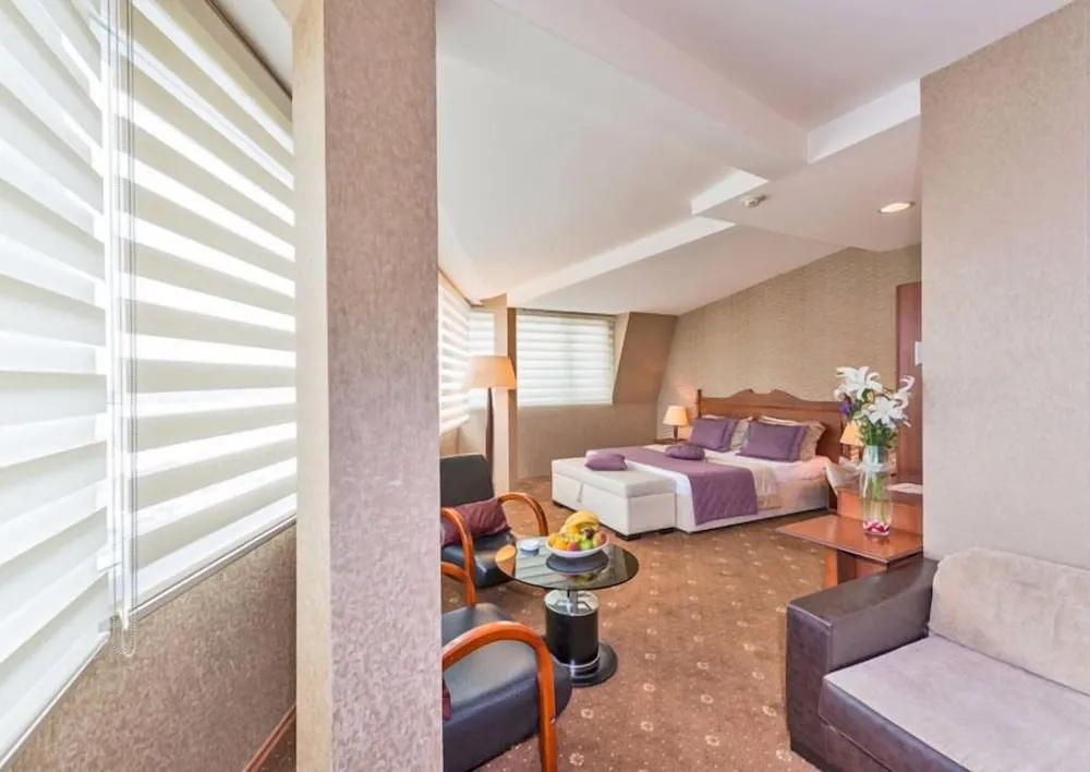 Superior Deluxe Suite Room