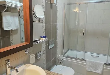 Rhiss Hotel Bostanci