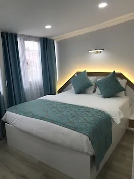 Senturkler Suite
