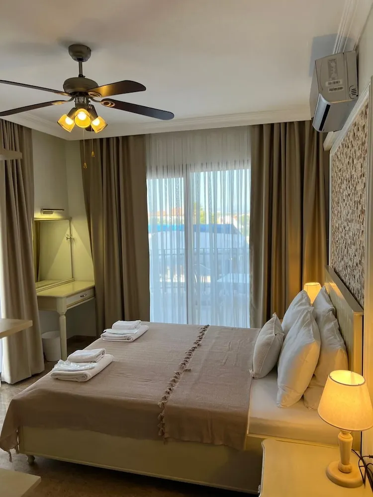 Deluxe Balkonlu , Deniz Manzarali Oda