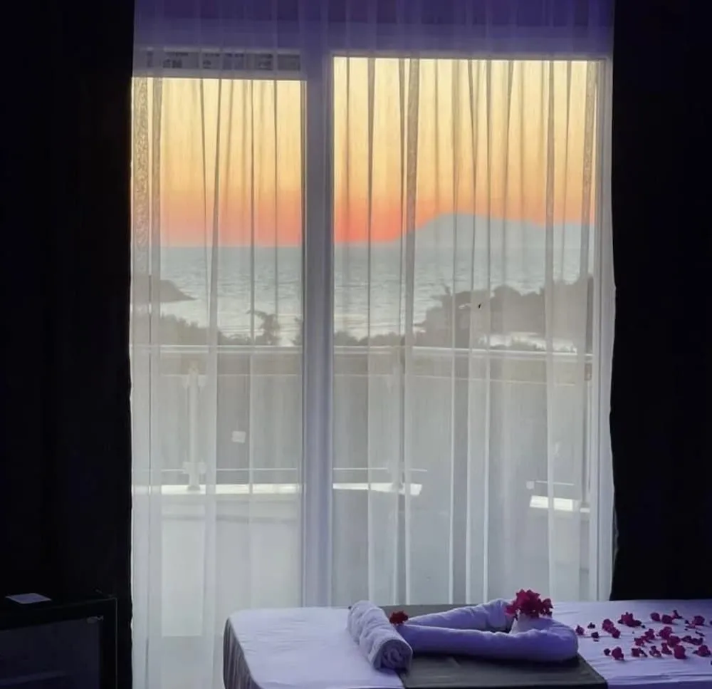 Deluxe Tek Büyük veya İki Ayrı Yataklı Oda, 1 Yatak Odası, Balkon, Deniz Manzaralı