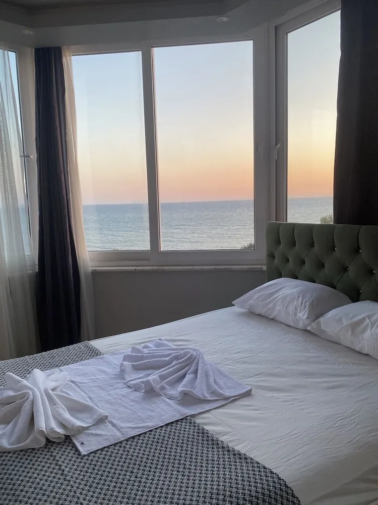 Deluxe Tek Büyük veya İki Ayrı Yataklı Oda, 1 Yatak Odası, Balkon, Deniz Manzaralı