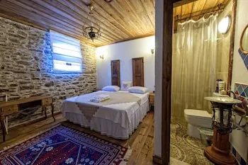 Birgi Hotel Saliha Hanim Tas Konak