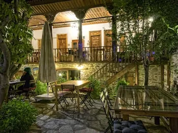 Birgi Hotel Saliha Hanim Tas Konak