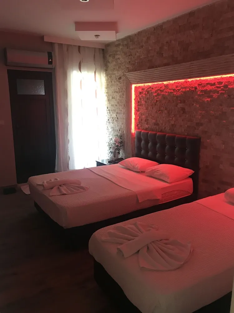 Comfort Tek Büyük veya İki Ayrı Yataklı Oda