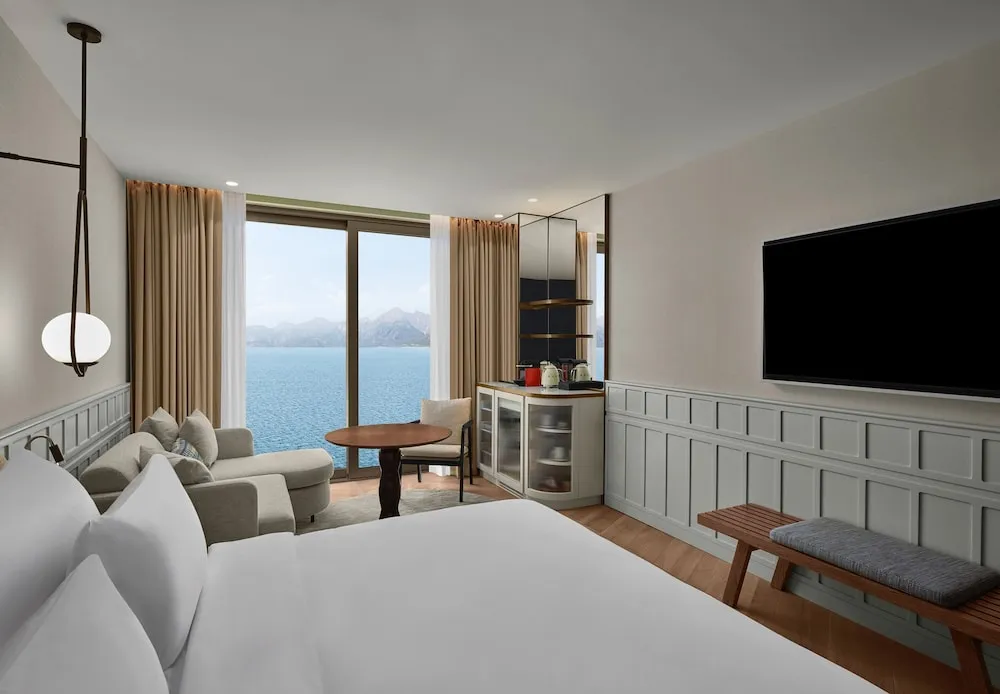 Connection Room with Sea View