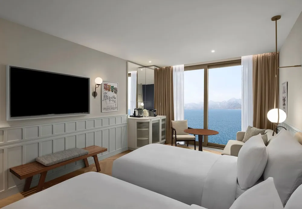 Connection Room with Sea View