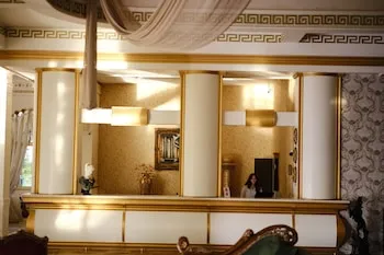 Laur Hotels
