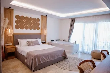 Villaqua Boutique Hotel