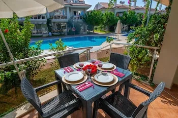 Sunset Beach Club Villas