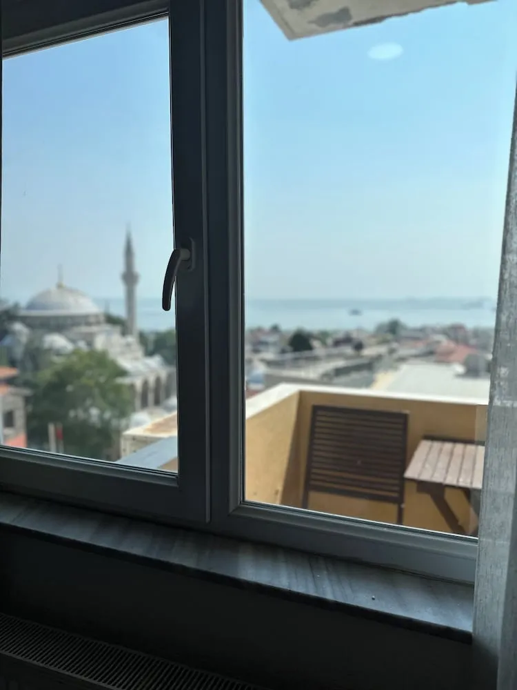 Tek Büyük Yataklı Oda, Balkon, Deniz Manzaralı