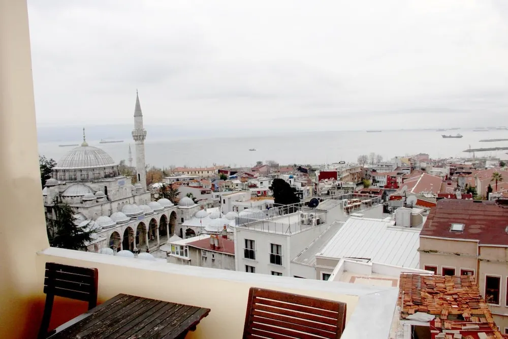Tek Büyük Yataklı Oda, Balkon, Deniz Manzaralı