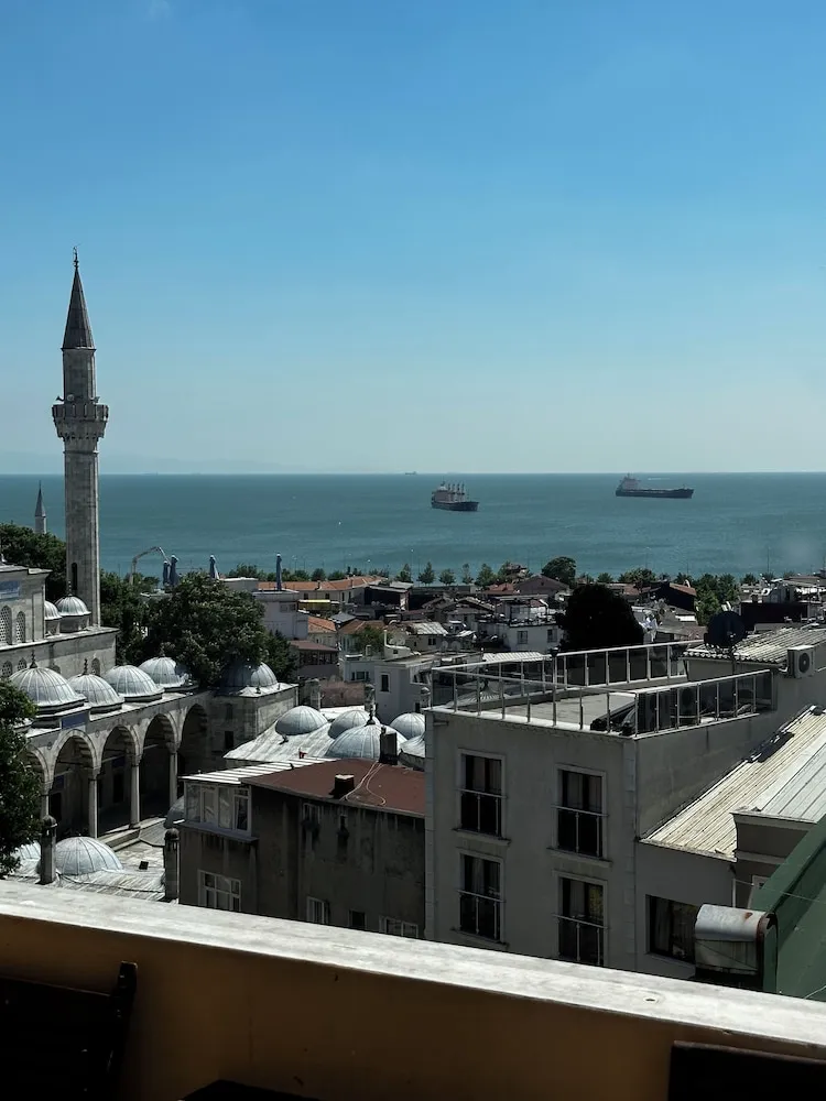 Tek Büyük Yataklı Oda, Balkon, Deniz Manzaralı