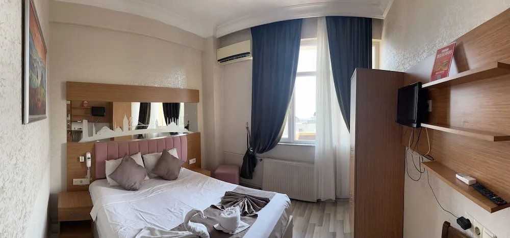 Tek Büyük Yataklı Oda, Balkon, Deniz Manzaralı