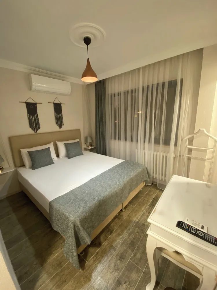 Standard Tek Büyük veya İki Ayrı Yataklı Oda