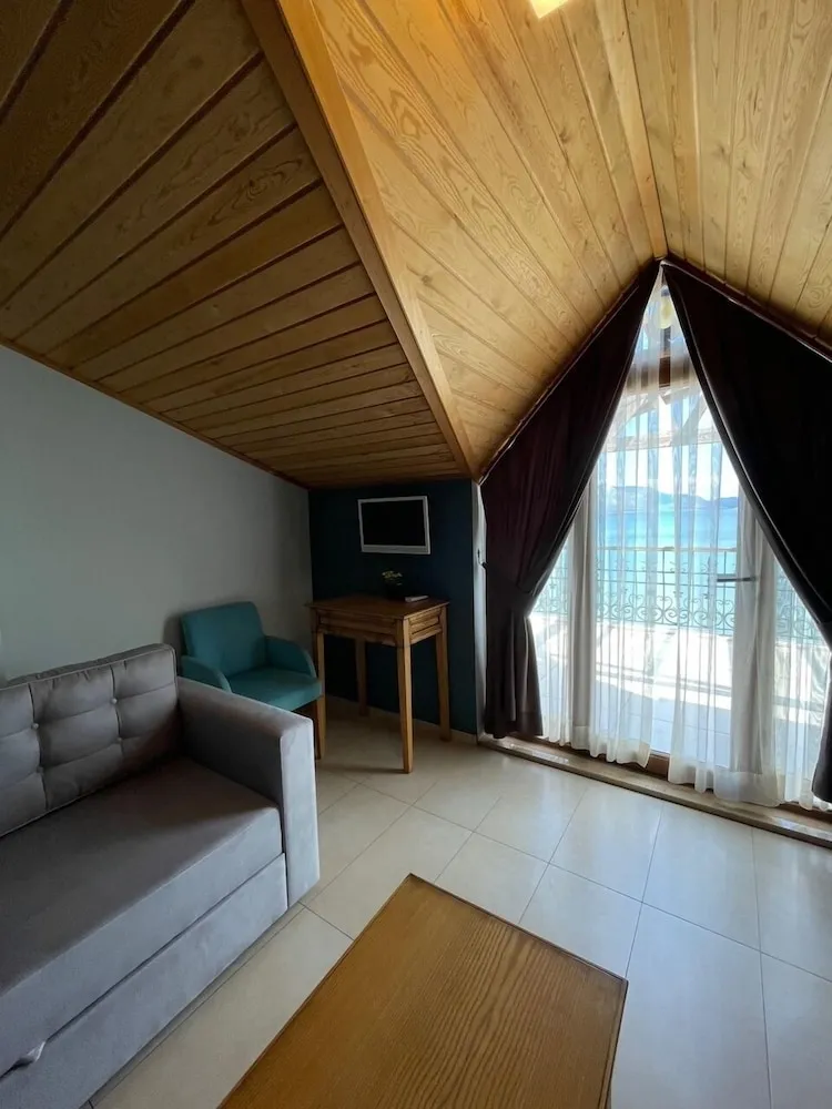 Deluxe Çatı Katı (Loft), 1 Büyük (Queen) Boy Yatak ve Çekyat, Sigara İçilmez, Deniz Manzaralı