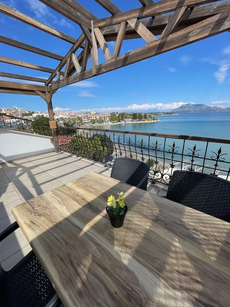 Deluxe Çatı Katı (Loft), 1 Büyük (Queen) Boy Yatak ve Çekyat, Sigara İçilmez, Deniz Manzaralı