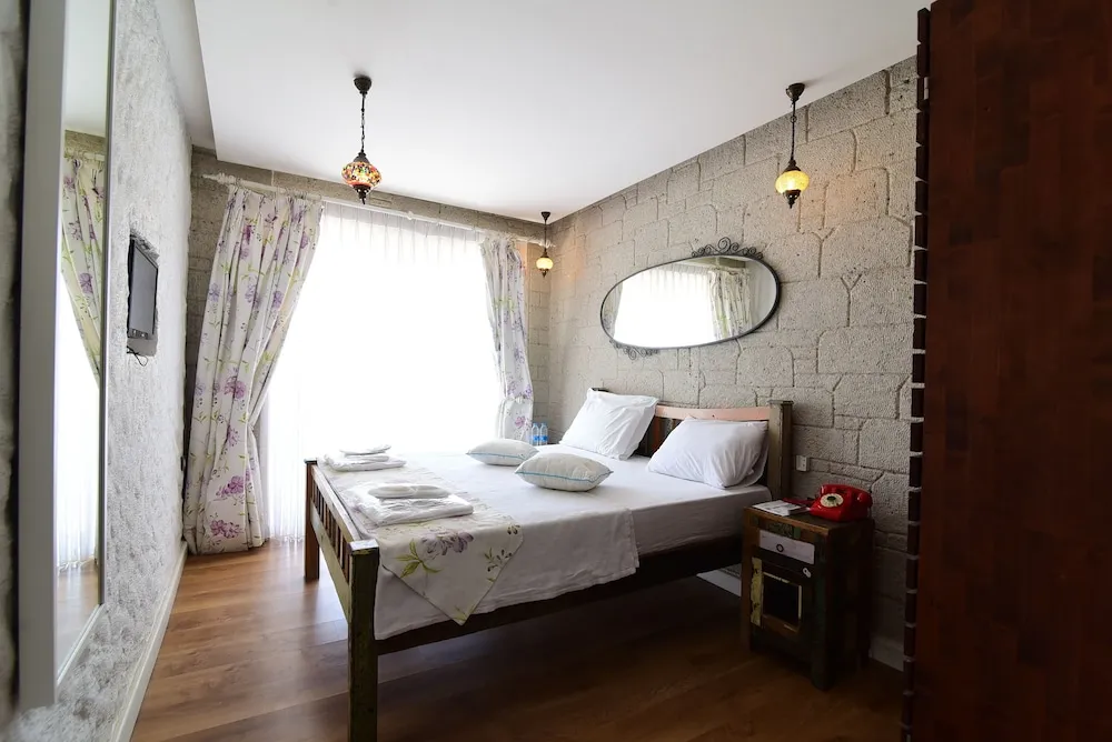 Deluxe Tek Büyük Yataklı Oda