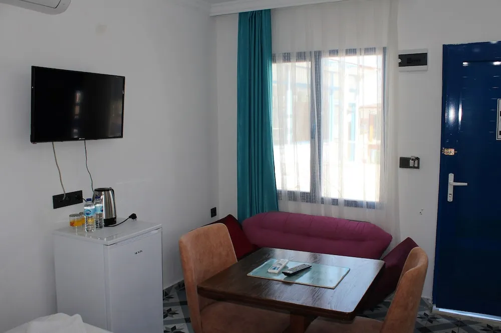 Economy Oda, 1 Çift Kişilik Yatak, Veranda, Havuz Manzaralı