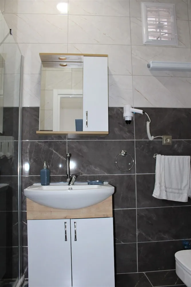 Economy Üç Kişilik Oda, 1 Yatak Odası, Sigara İçilmez, Kısmi Deniz Manzaralı