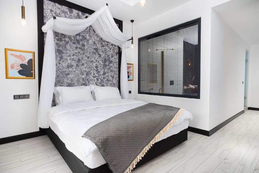 Grand Oda, 1 En Büyük (King) Boy Yatak