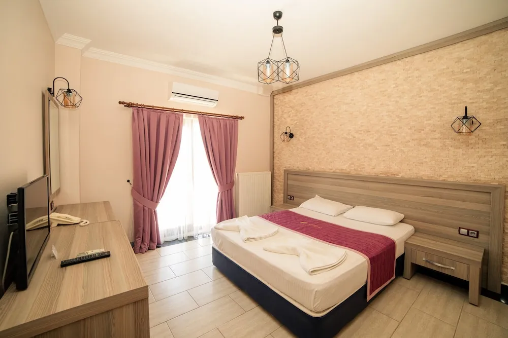 Standard Tek Büyük Yataklı Oda, Balkon, Bahçe Manzaralı