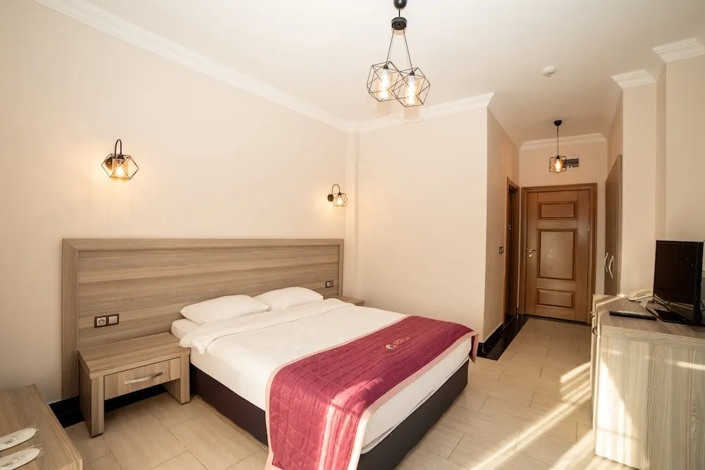 Standard Tek Büyük Yataklı Oda, Balkon, Bahçe Manzaralı