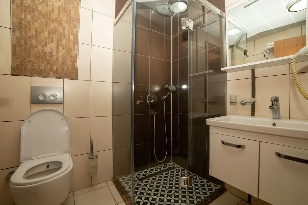 Standard Tek Büyük Yataklı Oda, Balkon, Bahçe Manzaralı