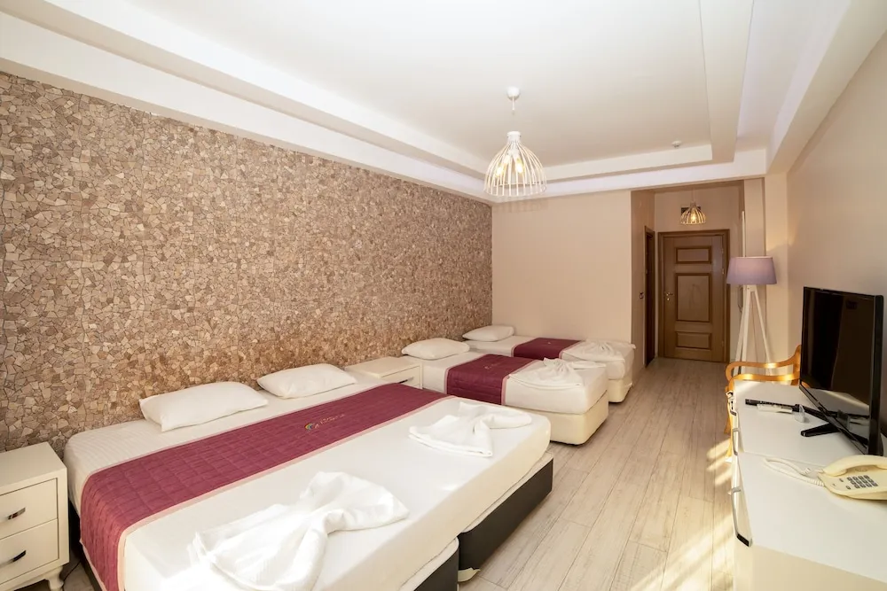 Deluxe Dört Kişilik Oda, Balkon, Bahçe Manzaralı