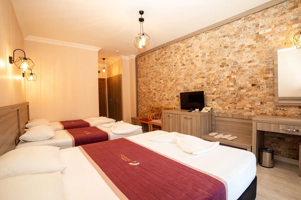 Deluxe Dört Kişilik Oda, Balkon, Bahçe Manzaralı