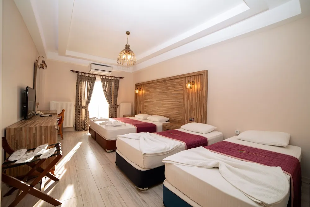Deluxe Dört Kişilik Oda, Balkon, Bahçe Manzaralı