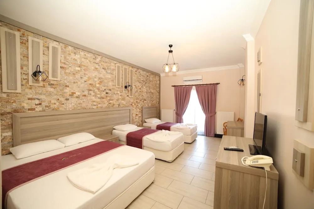 Deluxe Dört Kişilik Oda, Balkon, Bahçe Manzaralı