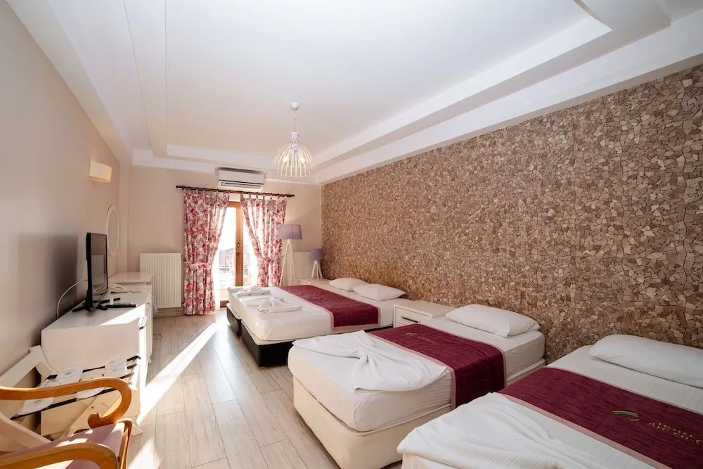 Deluxe Dört Kişilik Oda, Balkon, Bahçe Manzaralı