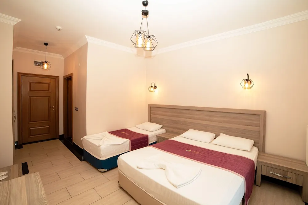 Üç Kişilik Oda, Balkon, Bahçe Manzaralı