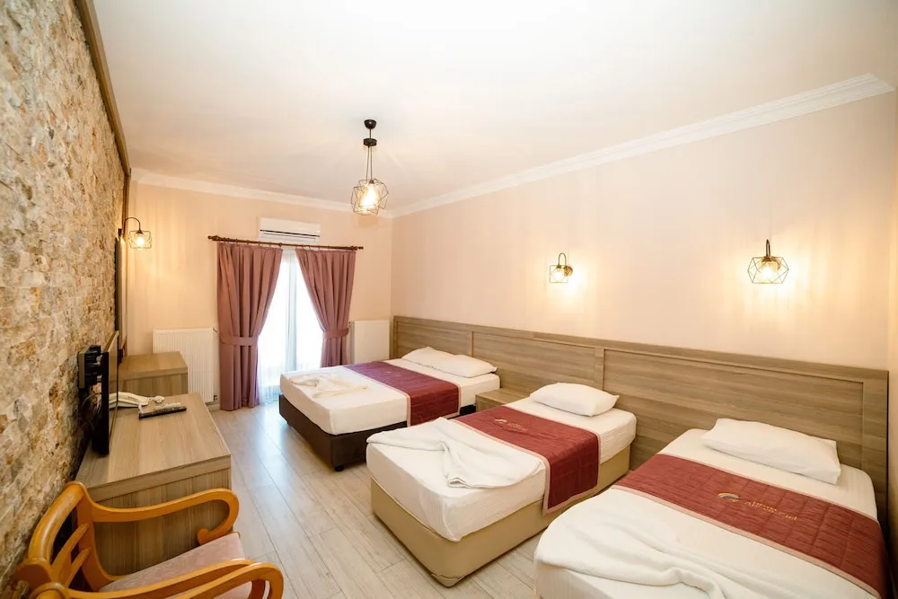 Superior Dört Kişilik Oda, Balkon, Bahçe Manzaralı
