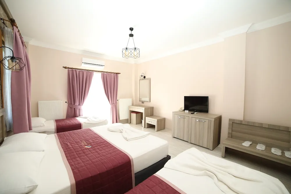 Superior Dört Kişilik Oda, Balkon, Bahçe Manzaralı