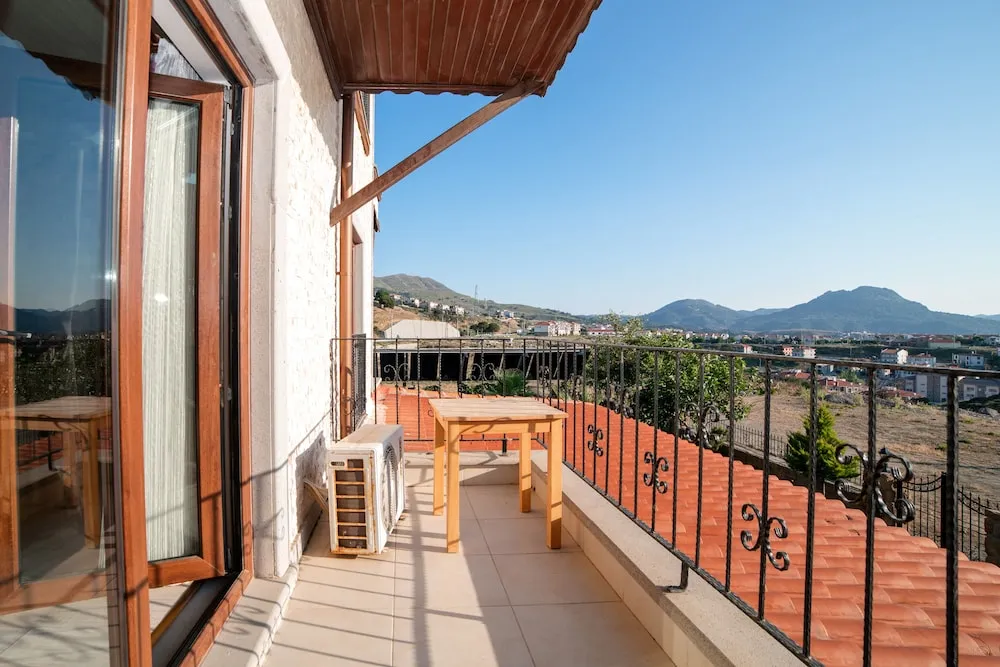 Superior Dört Kişilik Oda, Balkon, Bahçe Manzaralı
