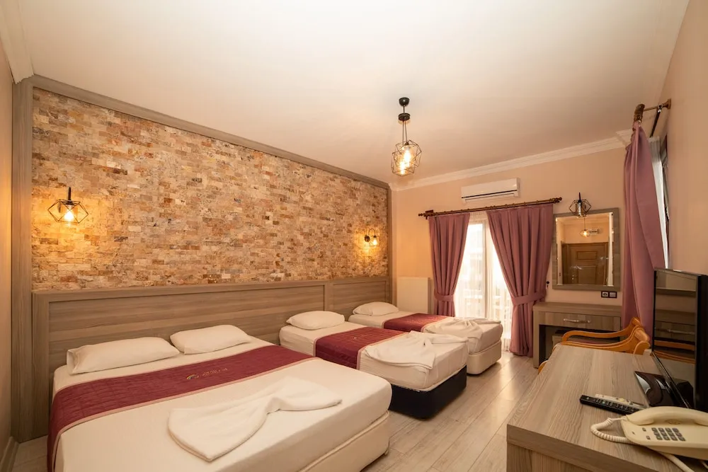 Superior Dört Kişilik Oda, Balkon, Bahçe Manzaralı