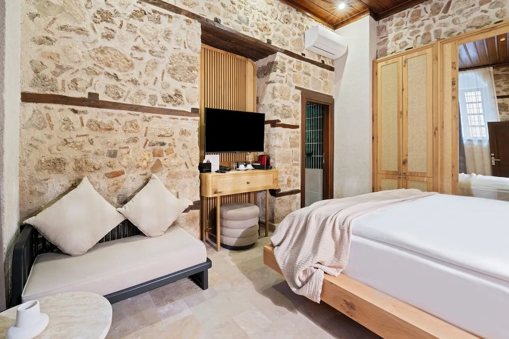Deluxe Street Room