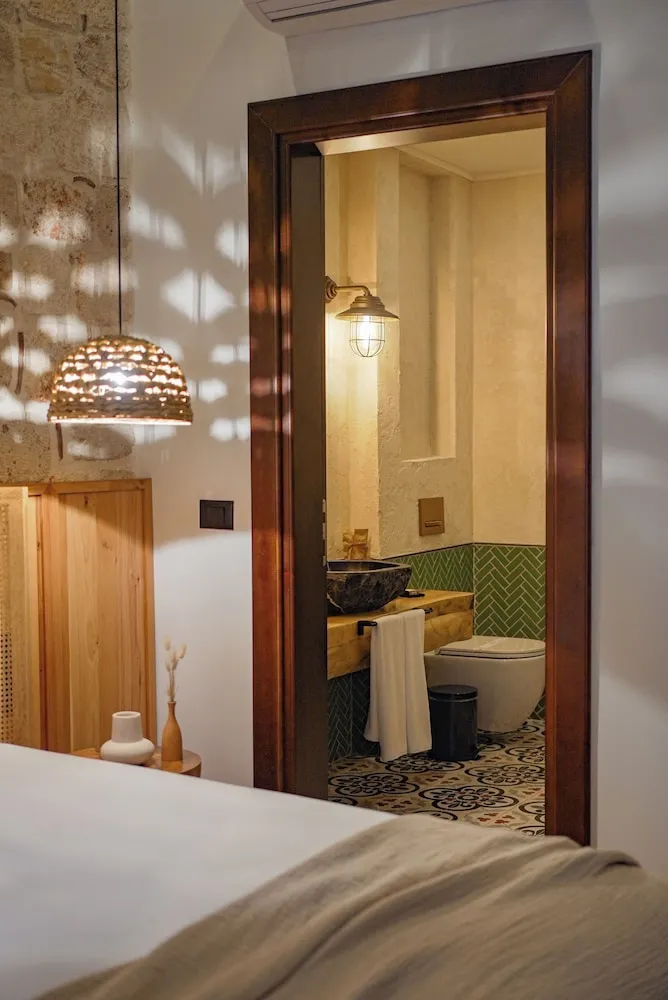 Deluxe Street Room