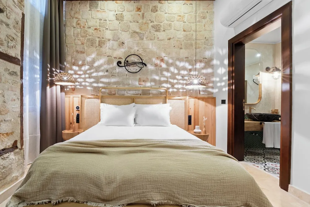 Deluxe Street Room