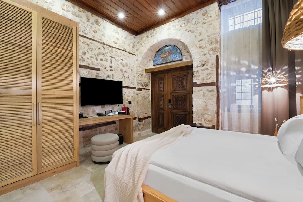Deluxe Street Room